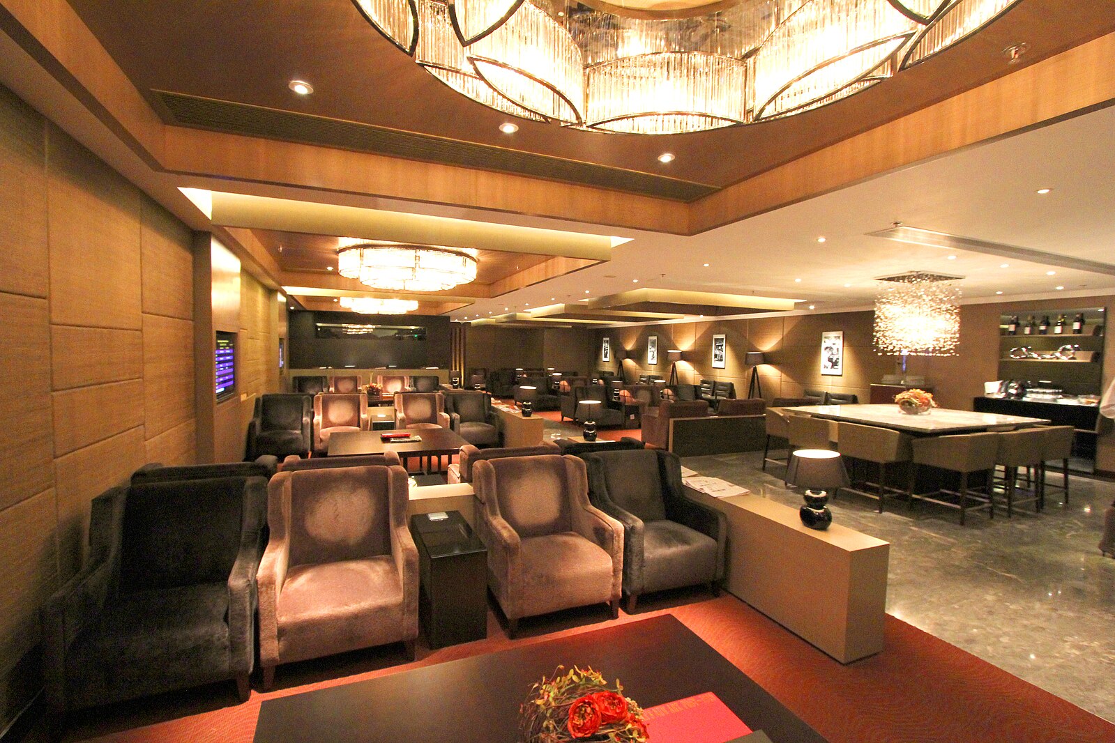 top airport lounges in the u.s.